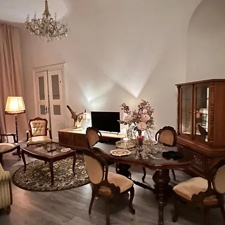 Apartment Csaky Palace 11 *